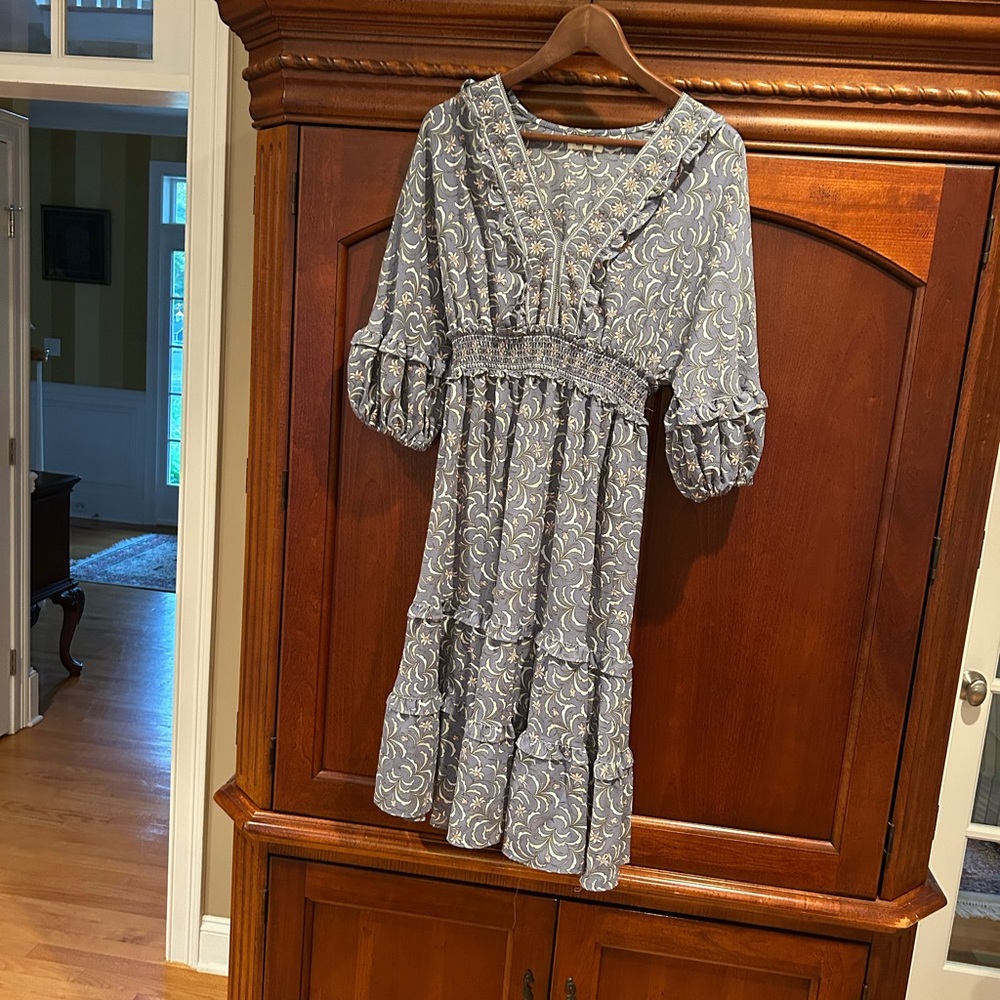 Max Studio Gray Floral 3/4 length   Sleeve Dress size large